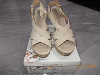 buty na koturnie