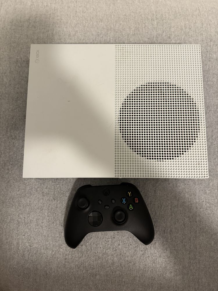 Ігрова приставка Xbox One S 1TB