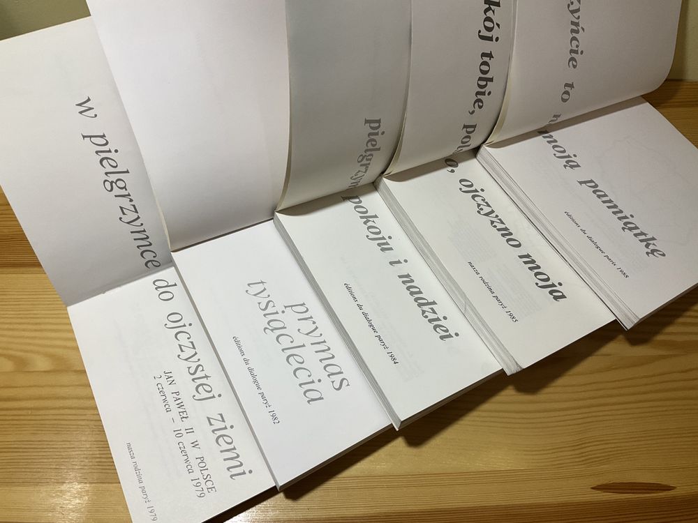 Kolekcja książek o Janie Pawle II z kolorowymi zdjęciami lata 70/80 te