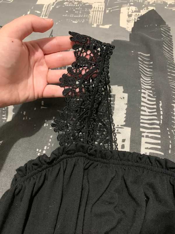 Top preto com alças bordadas