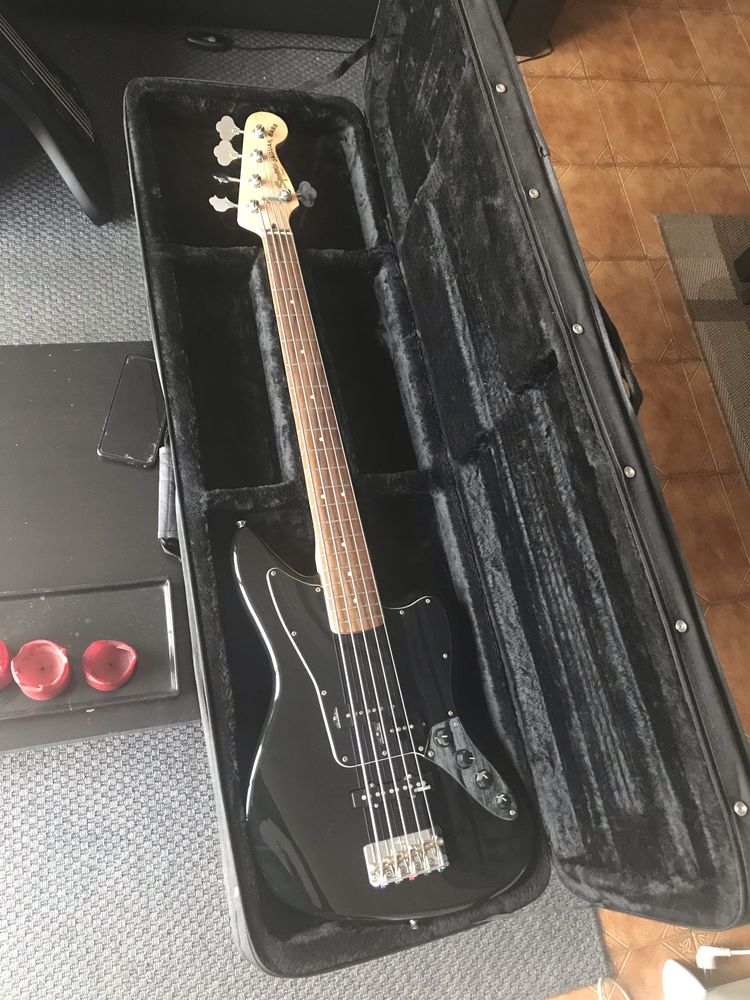 Baixo jaguar bass 5 cordas squire fender