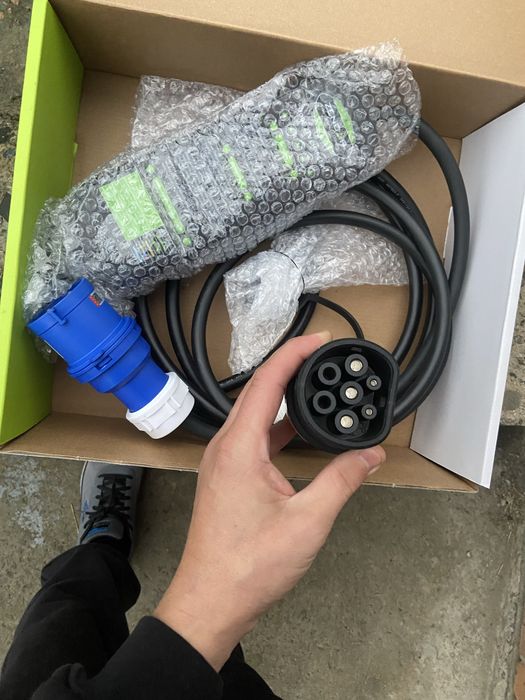 зарядний пристрій ZENCAR Mode 2 EV Charger.