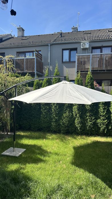 Parasol ogrodowy z podstawą marmurową