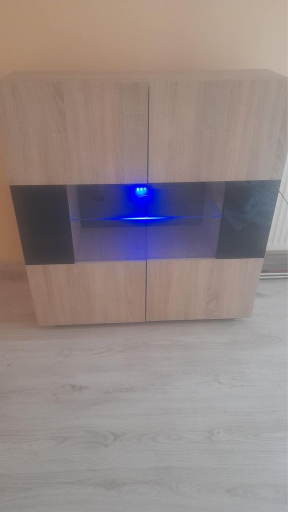 Komplet mebli z niebieskimi ledami