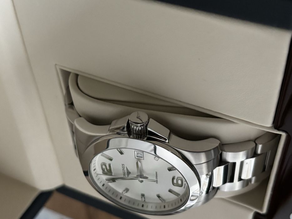 Longines Conquest 41 mm kwarcowy srebrny L3.759.4.76.6