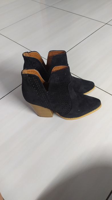 Sprzedam buty zamszowe