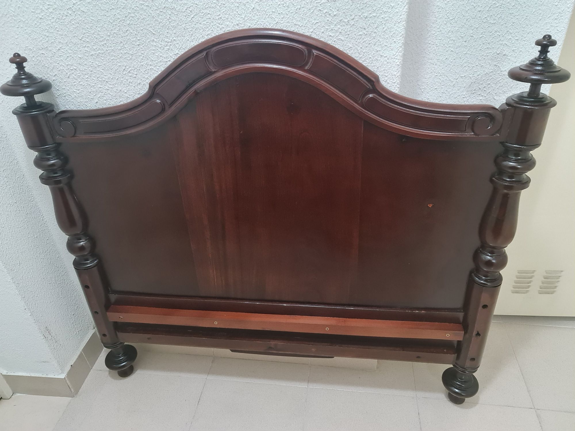 Bonita cama com mais de 100 anos