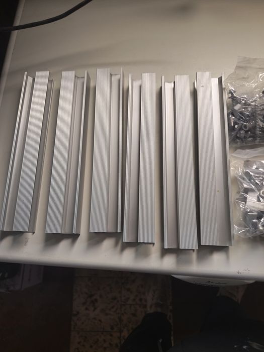 Estrutura trilhos alumínio montagem painéis solares