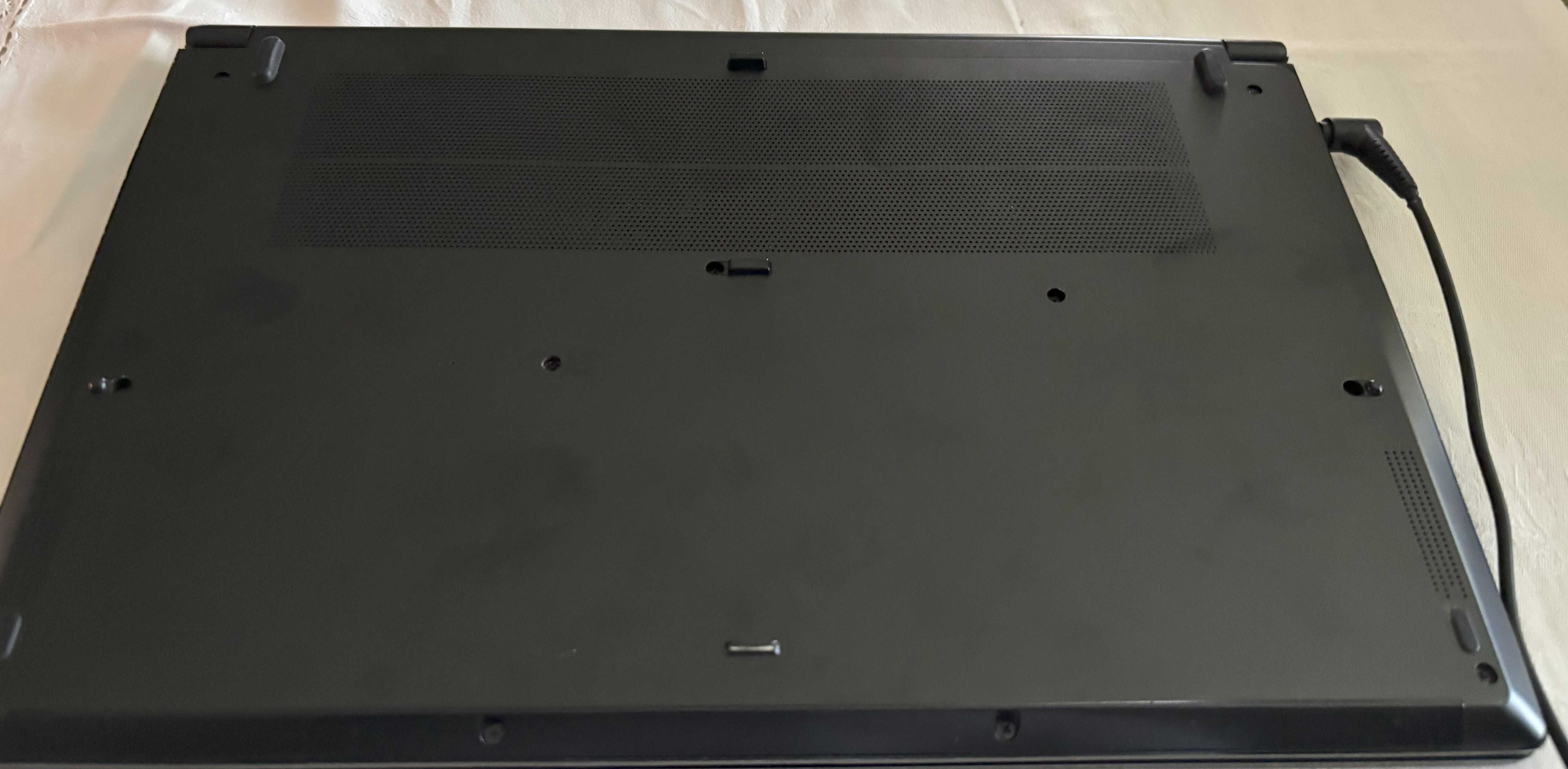 MSI Modern 15 A10M | i7|32 GB RAM|SSD 512 GB | Teclado intermitente