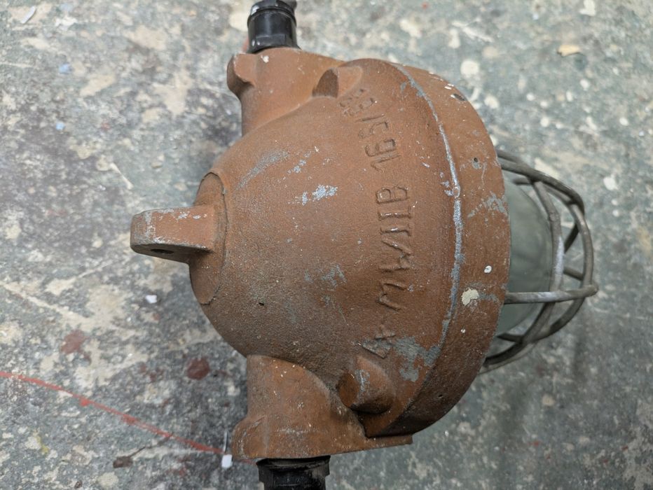 Lampa industrialna hermetyczna Ak 11/64/