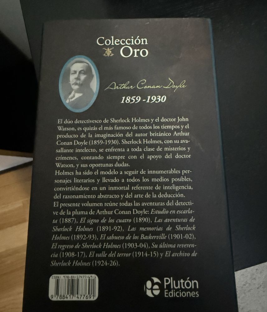 Vendo livro “Obras completas de Sherlock Holmes”