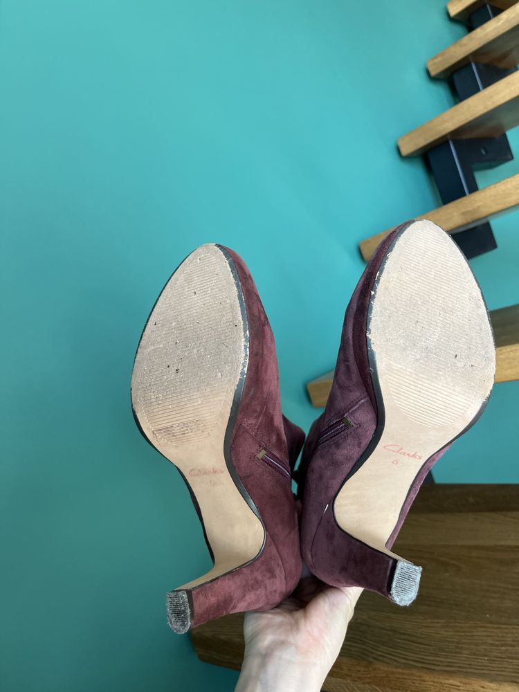 Botki na obcasie kozaki Clarks