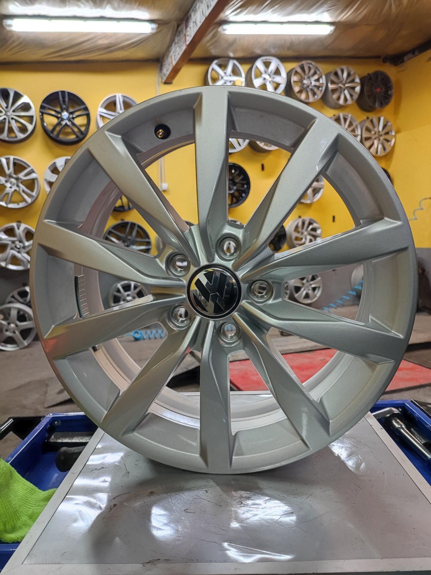 Oryginalne Felgi Volkswagen 5x112 17 Cali | VW Tiguan Touran Caddy