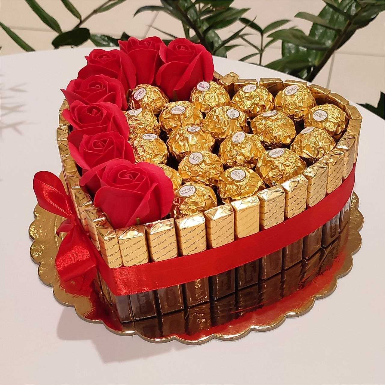 Tort ze słodyczy Ferrero, Merci, róże. Serce. Prezent na 18 Urodziny