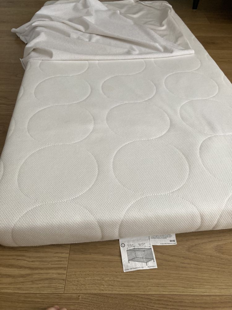 Materac piankowy IKEA do łóżeczka, 60x120x8 cm + mata ochronna