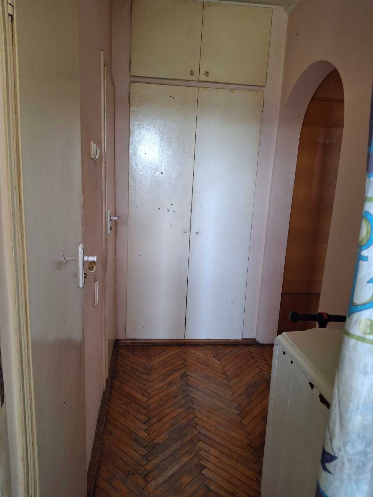 Продам 2-кімнатну квартиру на Троєщині