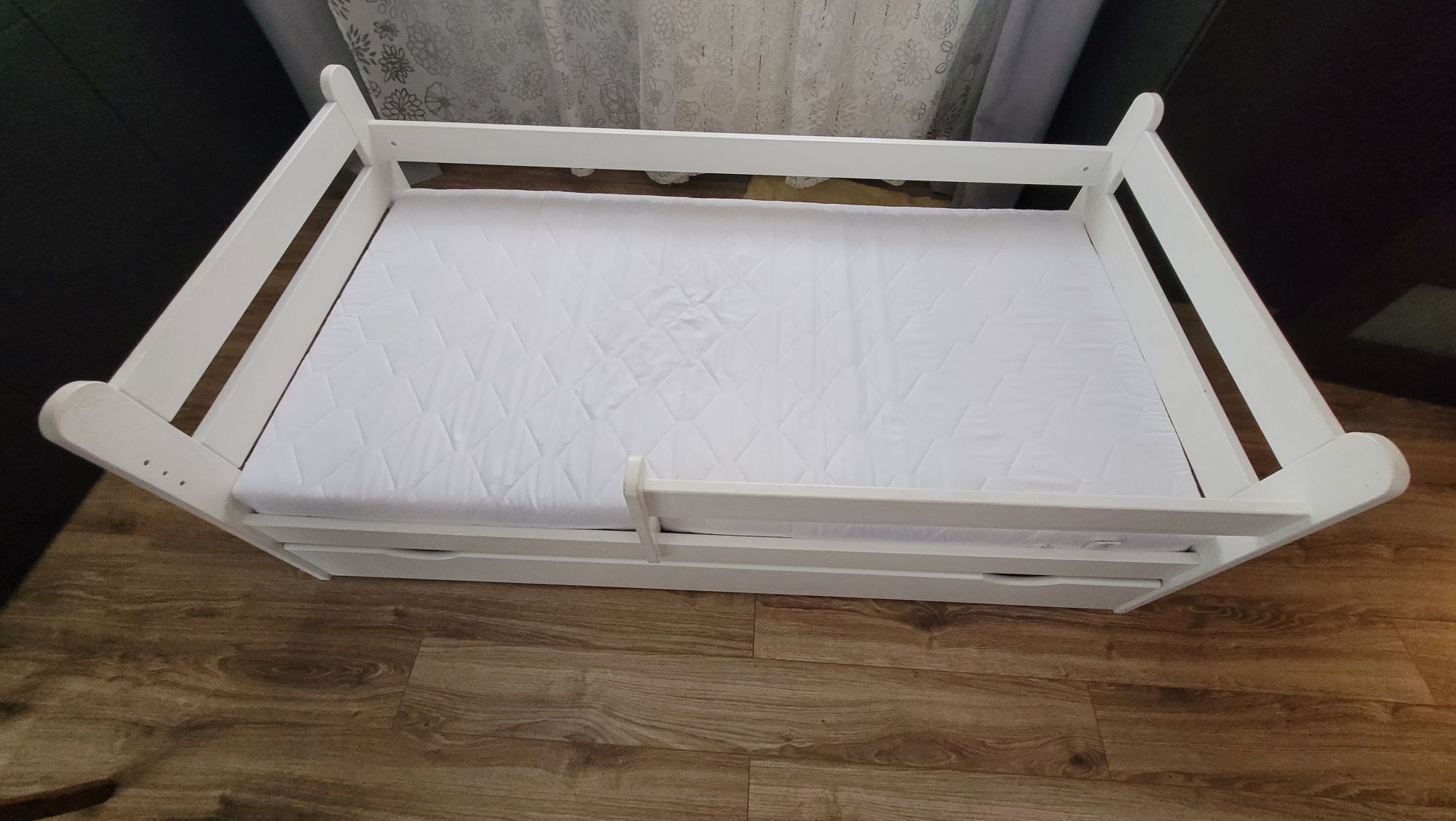 Łóżko dla dziecka 160x80 z szuflada i materacem
