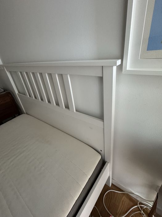 Cama de casal e mesas de cabeceira Ikea hemnes