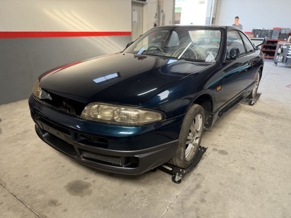 Nissan Skyline R33 - Rolling Shell