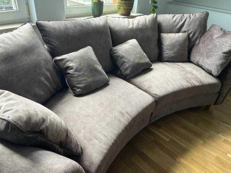 Nowa sofa z poduchami