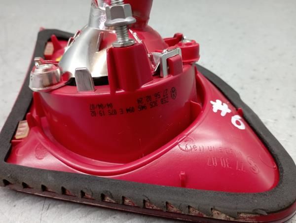 Farolim da mala direito VOLKSWAGEN Passat (3C2)