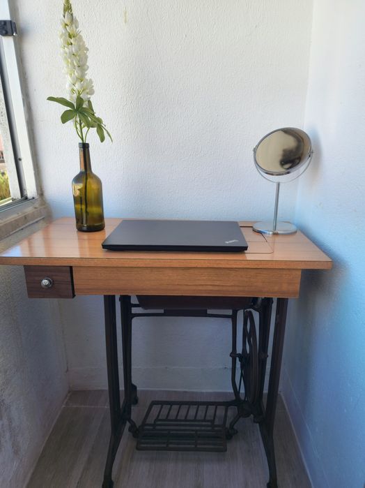 Máquina de costura de dedo raramente utilizada, totalmente funcional