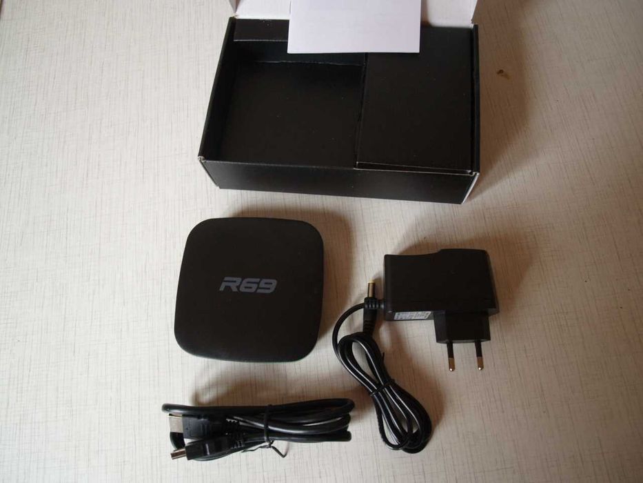Продам НОВУ SMART приставку TV Box R69  mini 2 Gb/16 gb