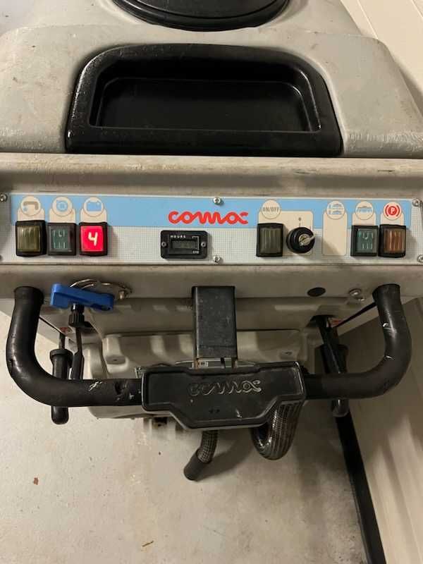 Szorowarka Comac Omnia  26 gotowa do pracy nowe baterie