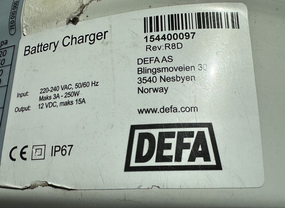 Mocna ładowarka do Akumulatorów DEFA MultiCharger 1x15A Transporter T6