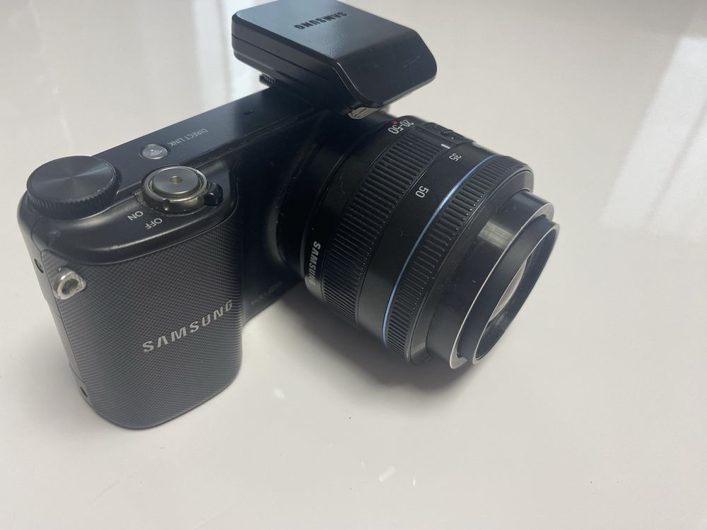 Два фотоаппарата Samsung NX10 и Samsung NX2000