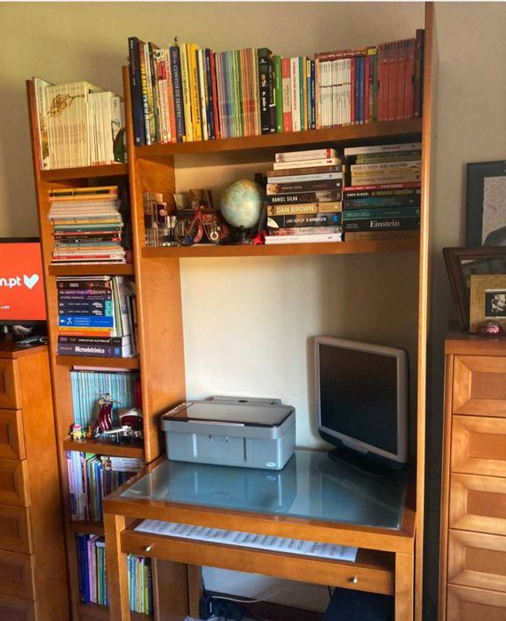 secretária e estante