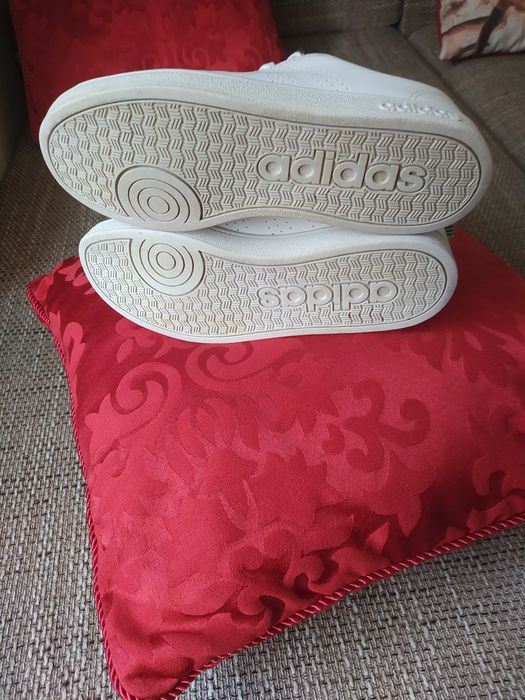 Buty Adidas Neo Comfort, roz 35/5 , białe sznurowane.