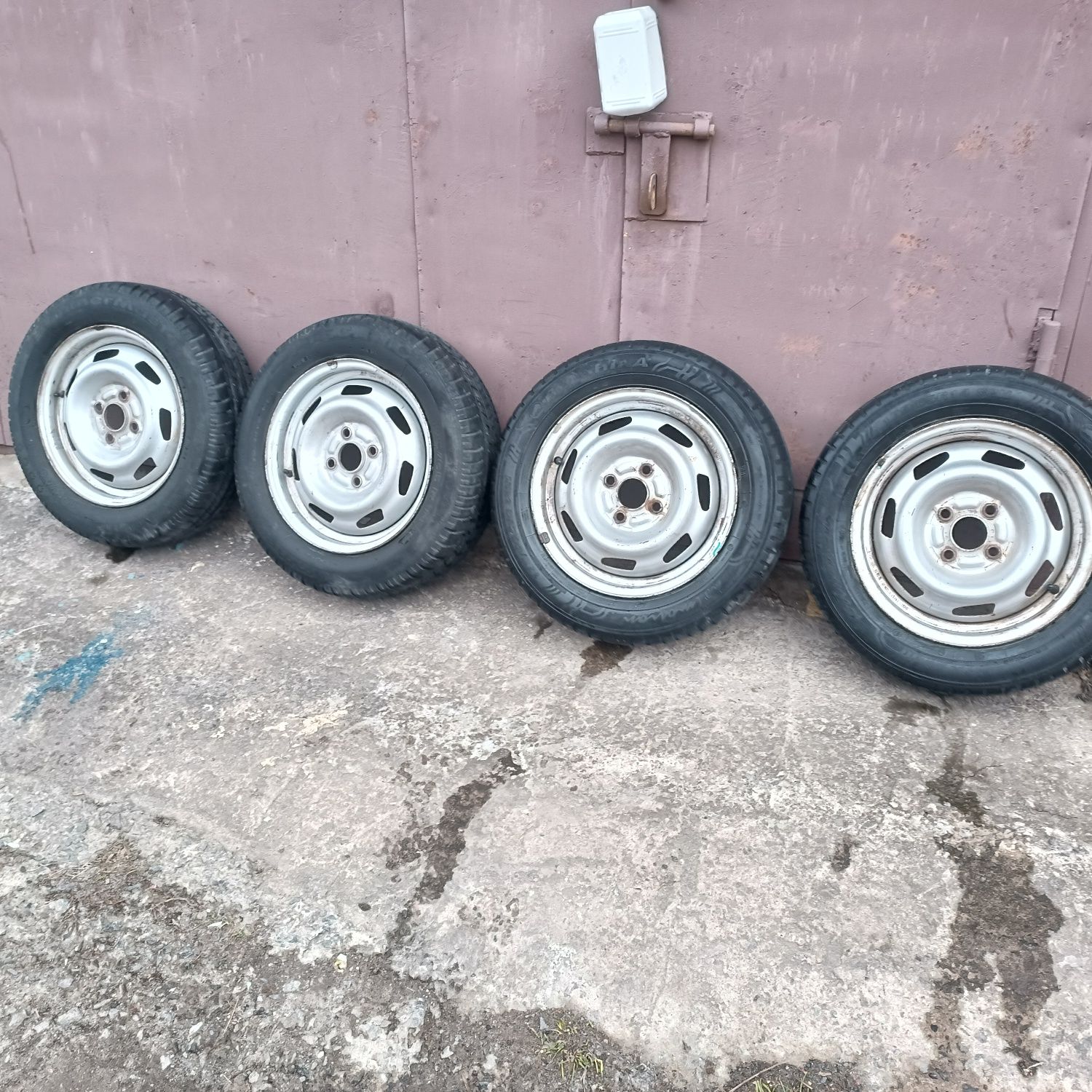 Продам резину з дисками R-14