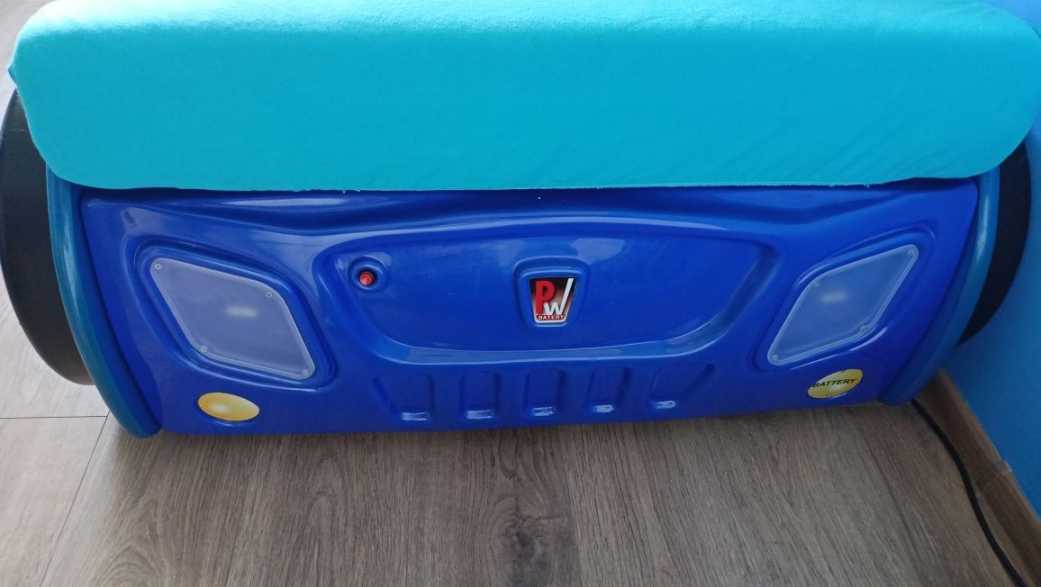 Łóżko auto niebieskie +materac
