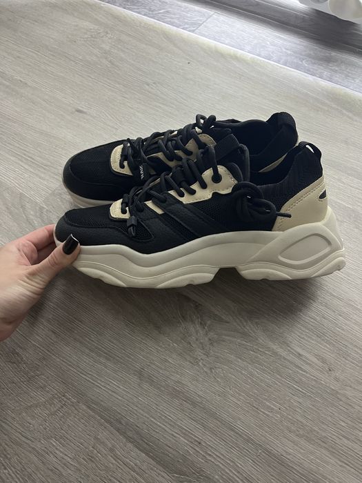 Кросівки на платформі Zara
