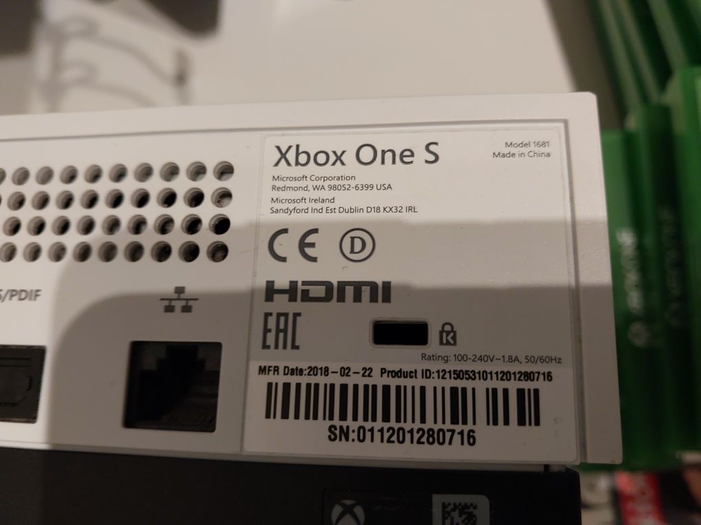 Xbox One S  780 GB + 24 szt gier