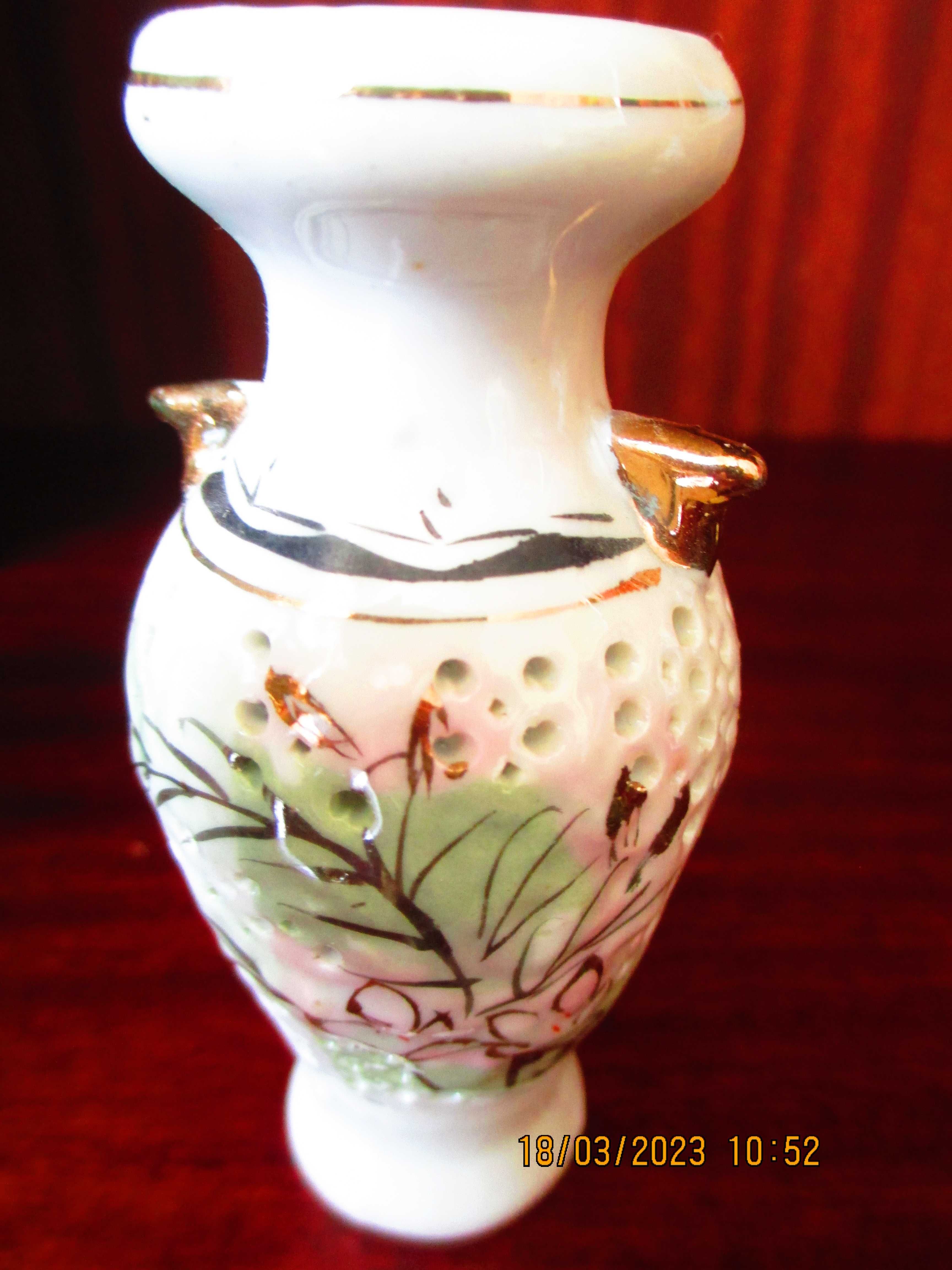 porcelanowy ażurowy wazonik zdobiony Chiny 10cm