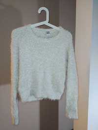 Biały sweter ala alpaka miły i ciepły rozmiar S/M