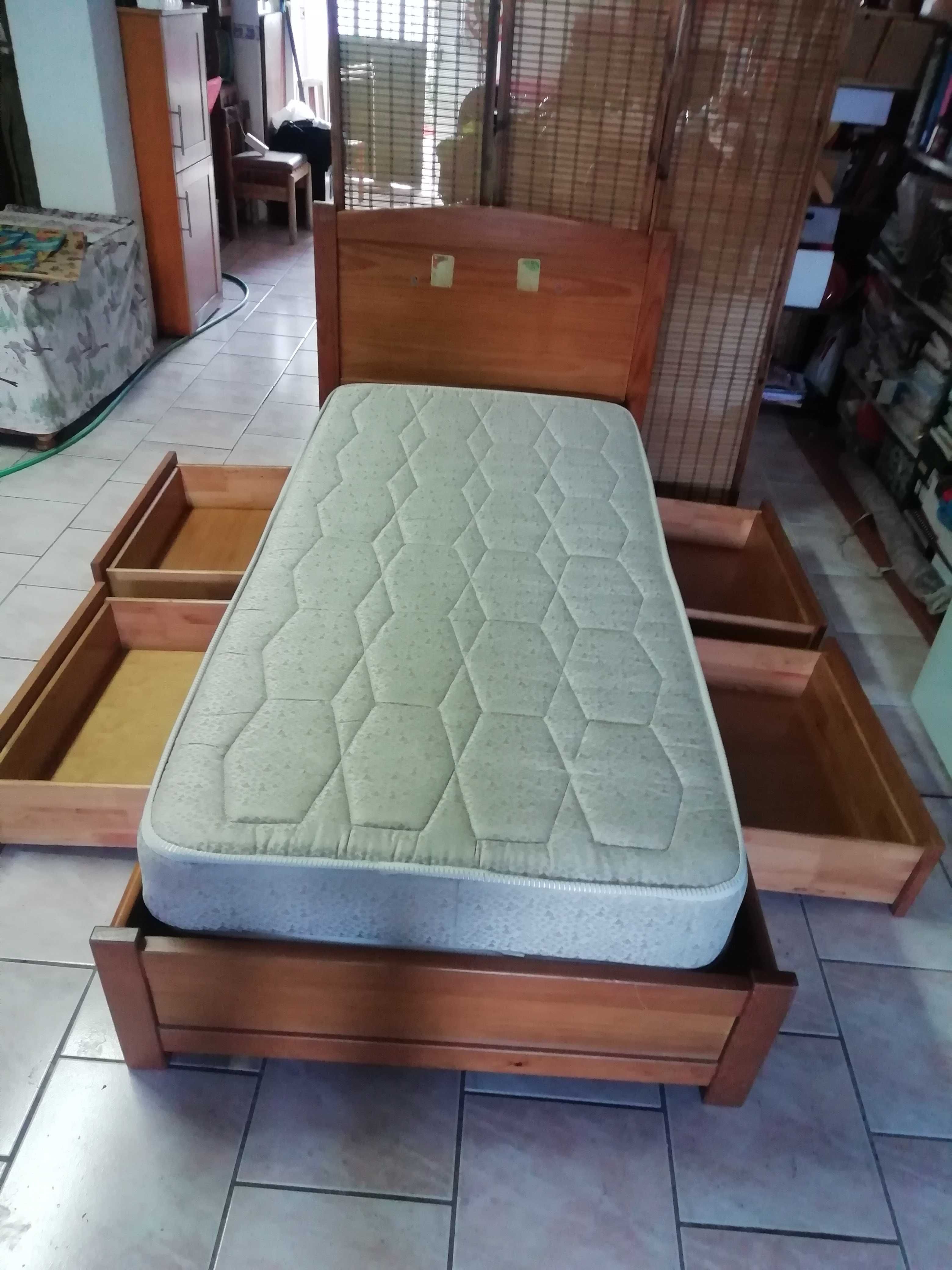 Cama Individual com  Gavetas