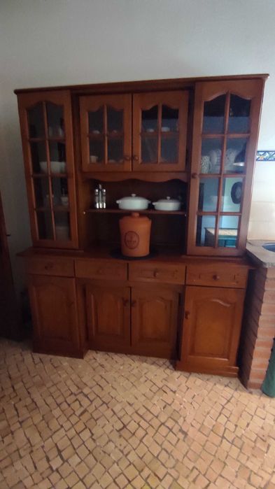 Louceiro antigo em madeira.