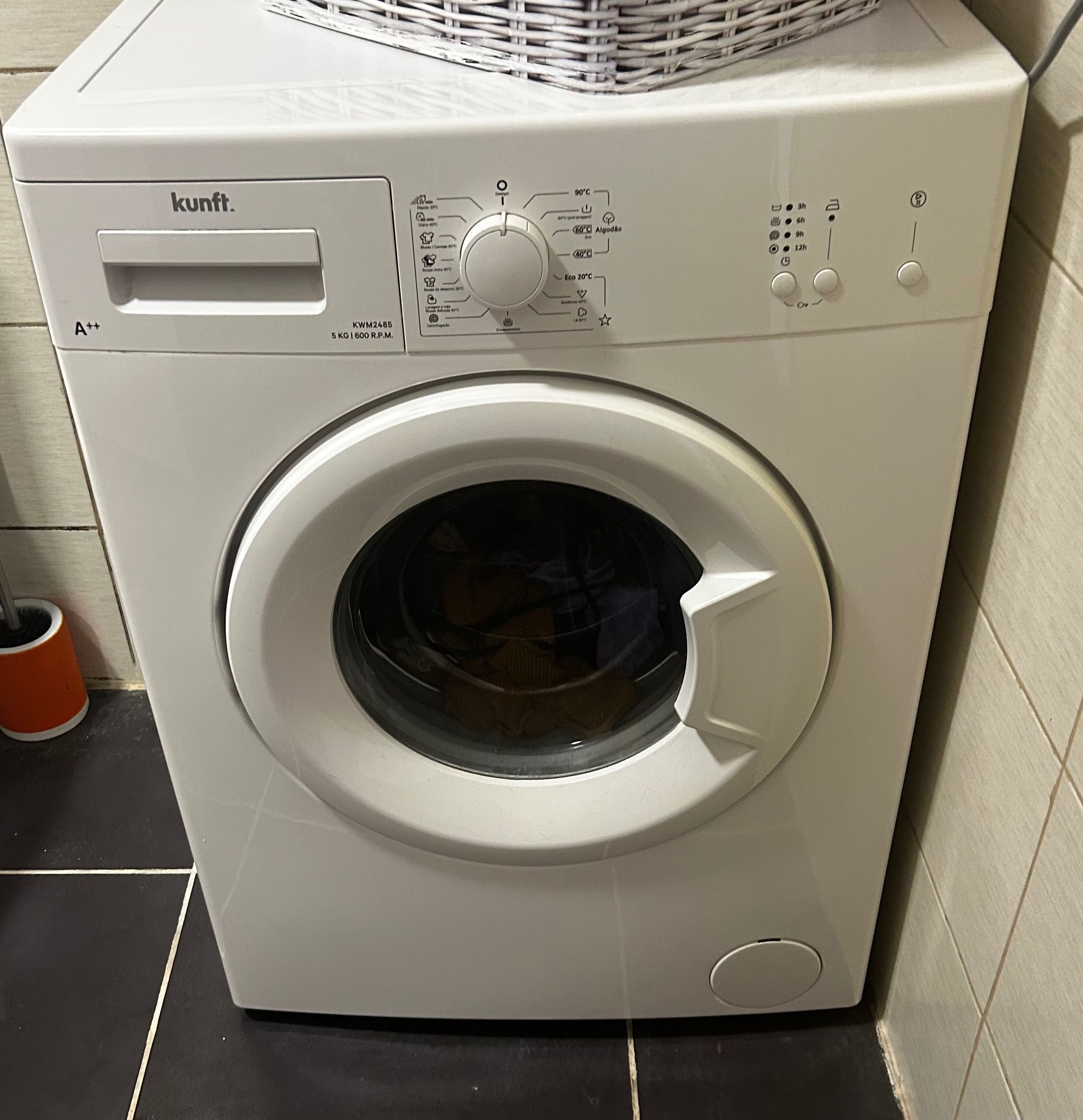 Máquina de lavar roupa da marca Kunft A++