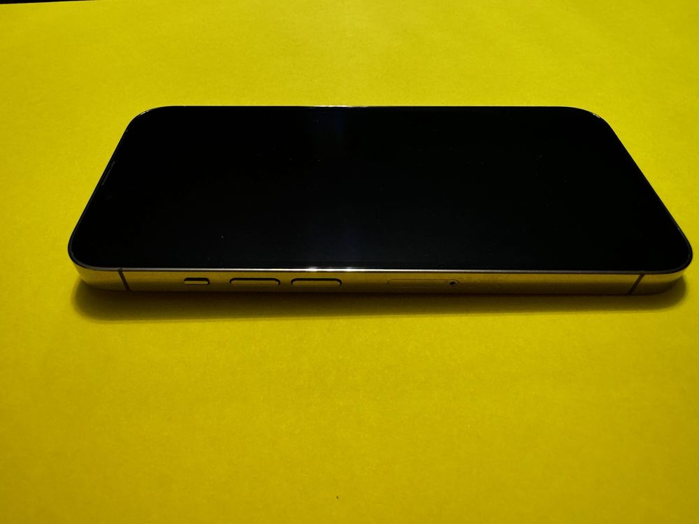 iPhone 13 Pro Gold 256 GB + Apple Silicone Case 2 szt