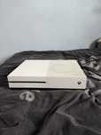 Xbox One S 500 GB + pad 2 gry sprawny 400 zł  wysyłka olx/odbiór osobi
