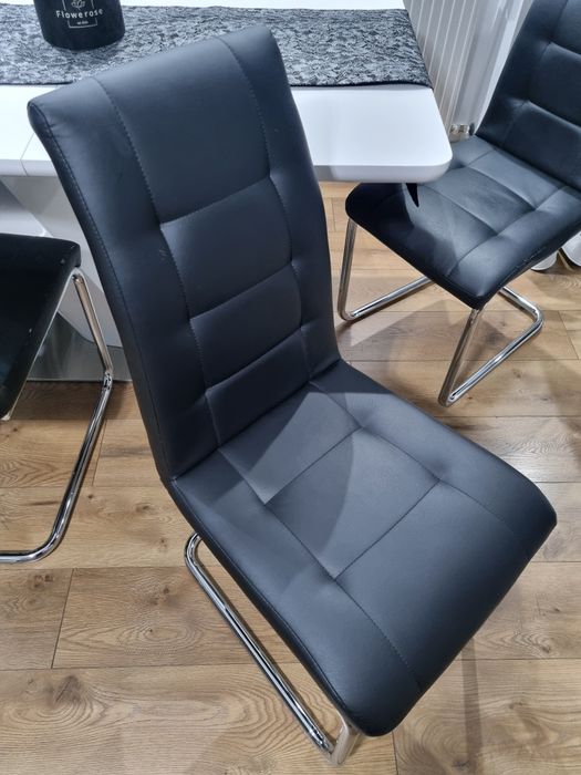 Krzesła z ekoskóry na aluminiowych płozach 8 sztuk
