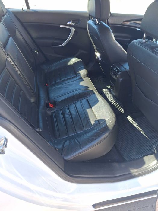 Автомобіль опель інсігнія