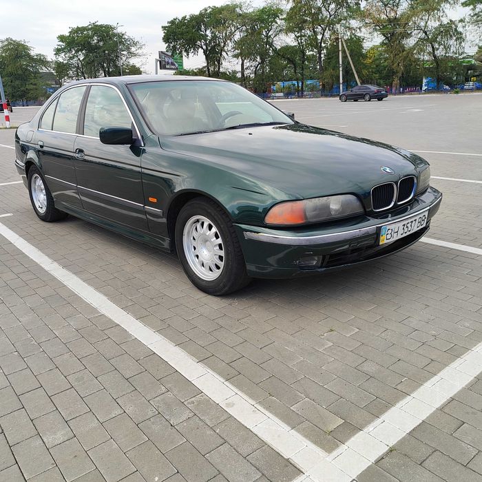 Автомобиль Бмв е39