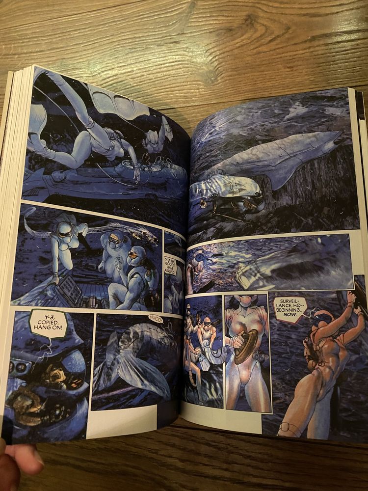 Ghost in the shell by Masamune Shirow