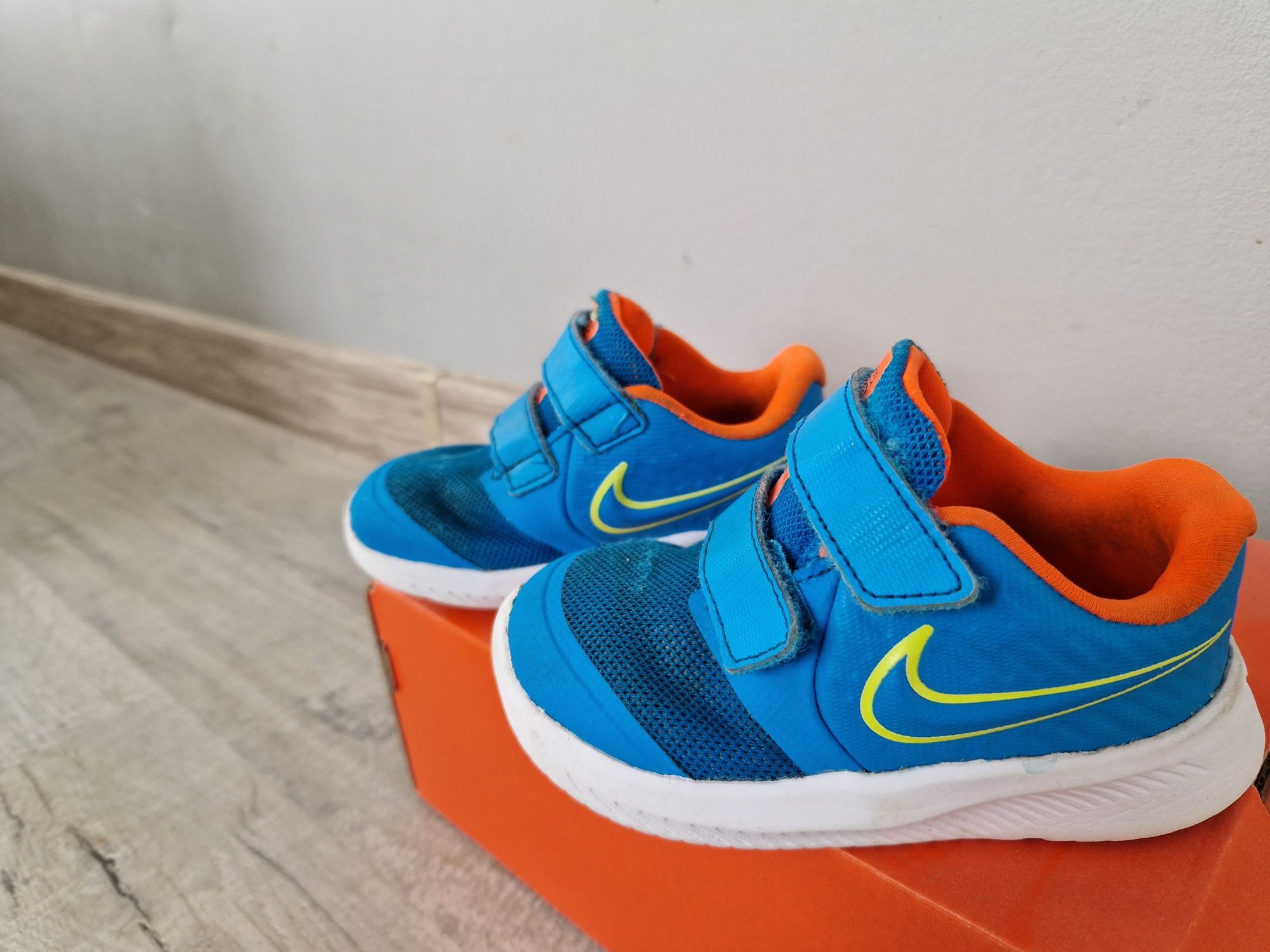 Buty sportowe chłopięce Nike 22