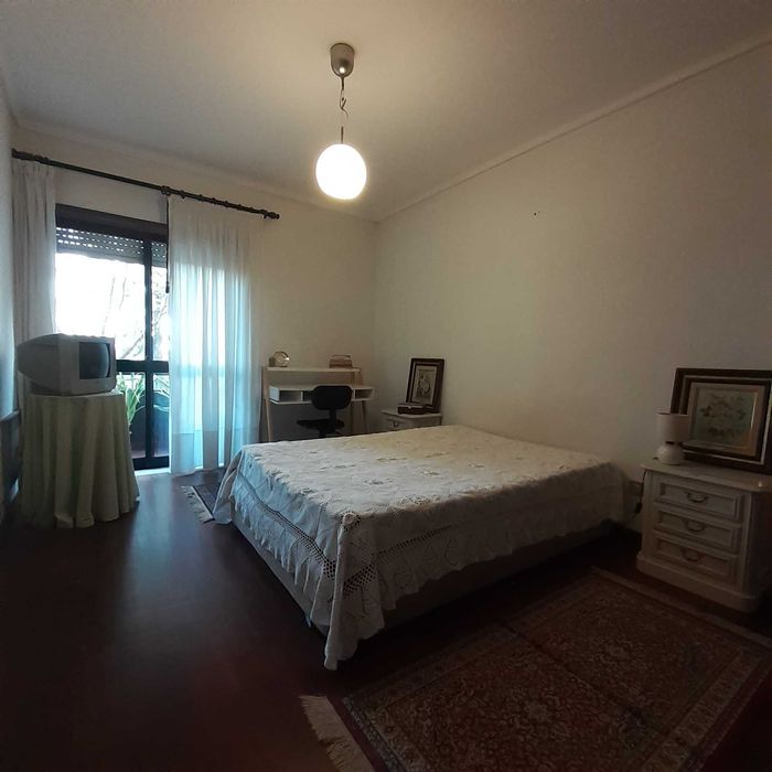 Aluga-se Quarto Esgueira