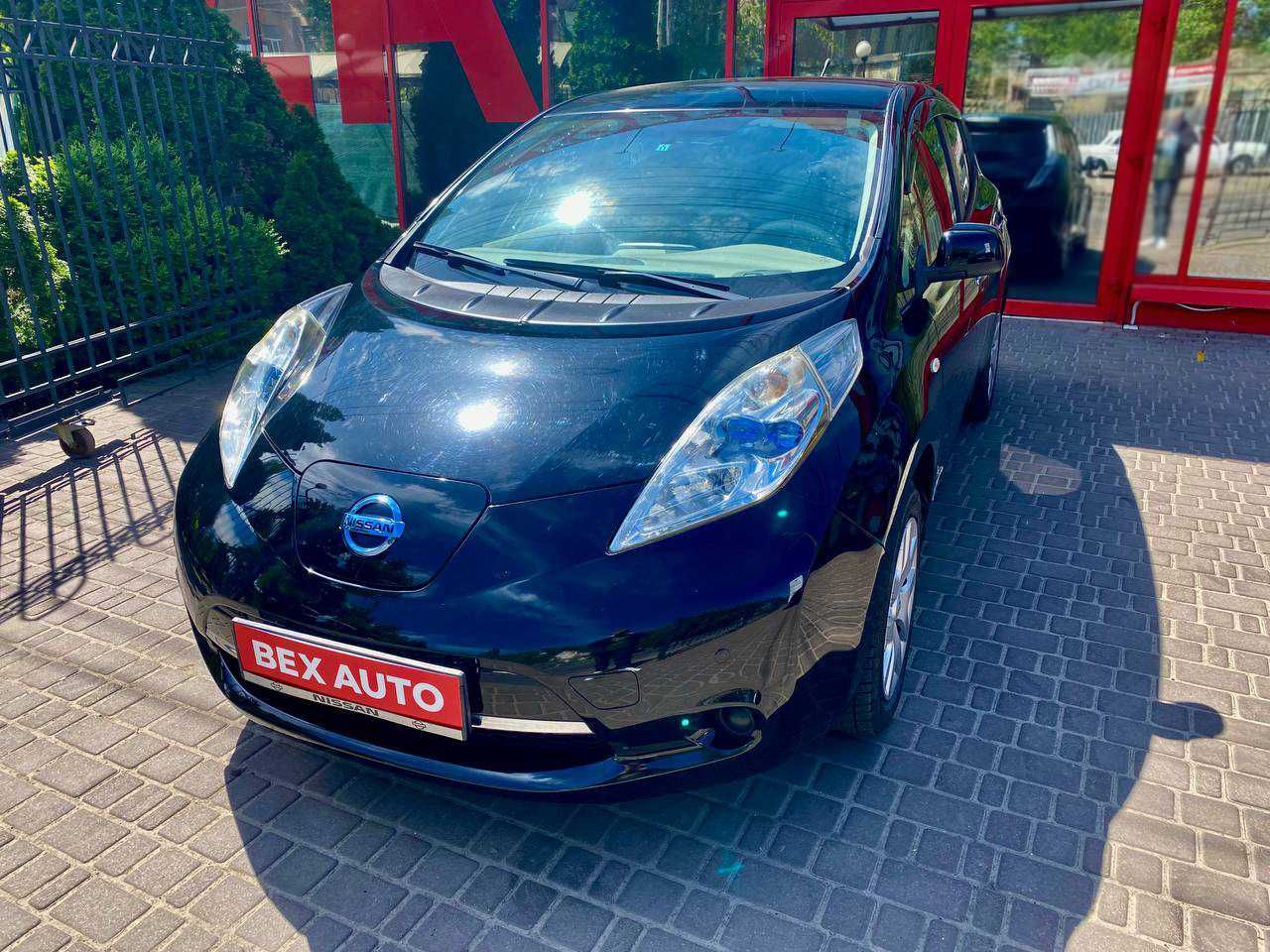 Електромобіль Nissan Leaf 2013 року